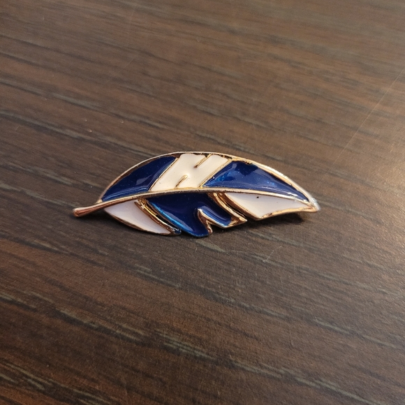 Vintage Gold Tone Blue White Feather Leaf Pin Brooch - Picture 1 of 5